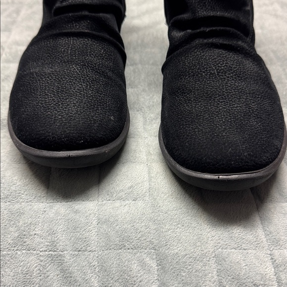 Clark Cloudsteppers, Black Booties, No Heel, Suede, Comfortable, Size 8.5 - Picture 9 of 9